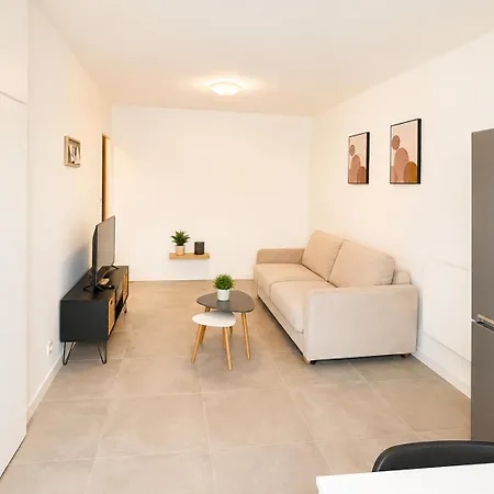 M080 Joli Avec Balcon Apartment *